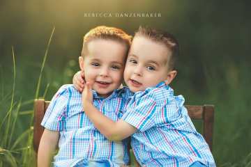 Twin boys hugging