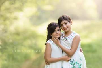 Portrait of sisters in Northern Virginia