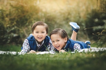 Twin boys laughing together during a family photo session with Northern VA photographer, Rebecca Danzenbaker Twin boys laughing together during a family photo session with Northern VA photographer, Rebecca Danzenbaker