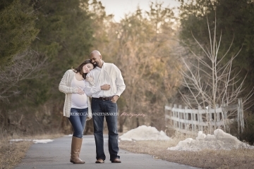 Outdoor maternity portraits