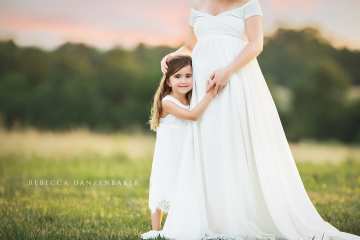 Mother daughter maternity photography Mother daughter maternity photography
