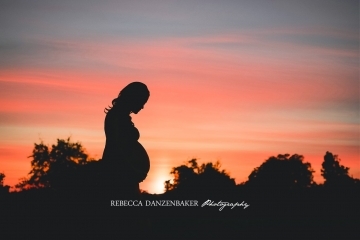 Silhouette maternity photography