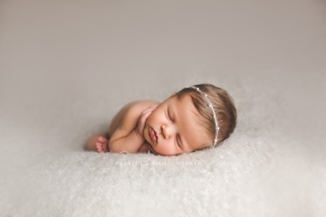 Baby girl newborn photography in Northern Virginia Baby girl newborn photography in Northern Virginia