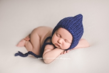 Sleeping newborn baby photography