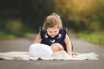 Outdoor sibling newborn photography