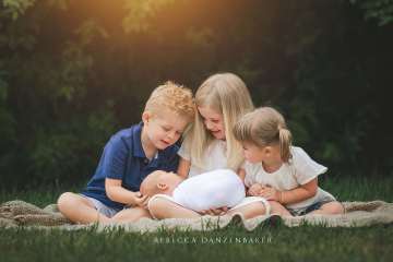 Outdoor newborn and sibling photo session